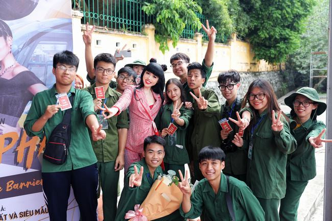 Jessica Minh Anh truyền cảm hứng cho 3000 sinh viên đại học FPT