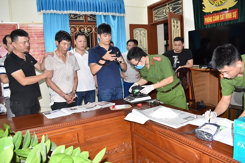 Lái xe từ Hà Nội vào Quảng Trị mua 3kg ma túy đá, 6.000 viên ma túy tổng hợp