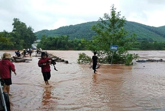 Quảng Bình: Toàn bộ học sinh tại huyện miền núi Minh Hoá phải nghỉ học do mưa lũ