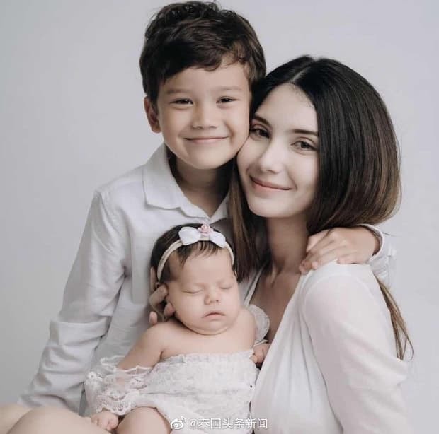 bạn gái cũ của Mike Angelo 0 bạn gái cũ của Mike Angelo 0
