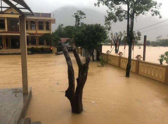 Quảng Bình: 25 thôn bản bị cô lập, nhiều tuyến đường tê liệt vì mưa lũ