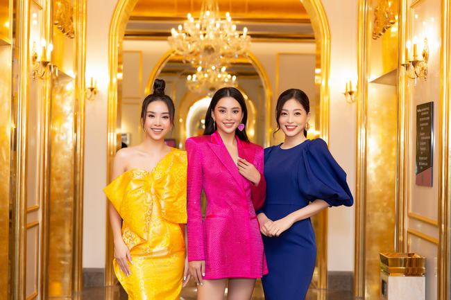 Tiểu Vy, Đỗ Mỹ Linh cùng hội chị em diện váy áo đủ màu dự họp báo