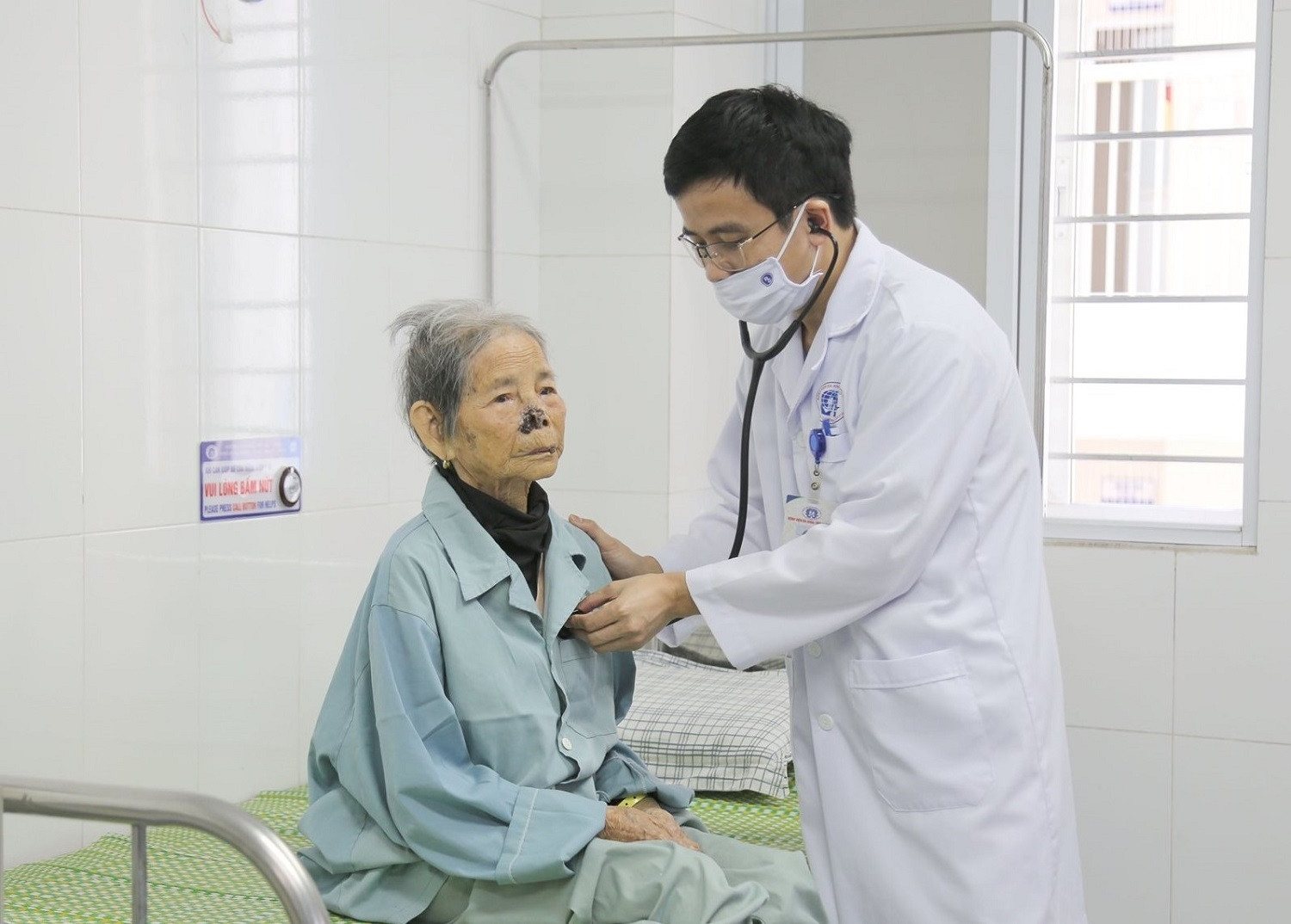 Cứu sống bệnh nhân bị nhồi máu cơ tim cao tuổi nhất Việt Nam