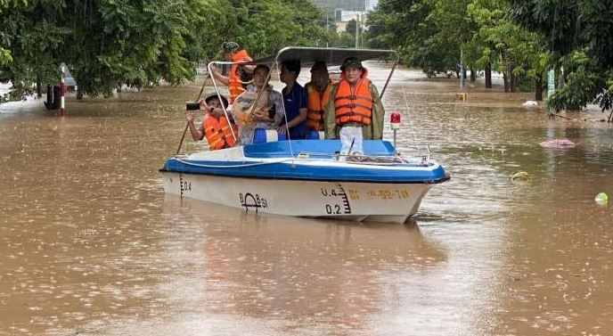 20 xã phường ở Quảng Trị bị cô lập, sơ tán hơn 10.000 dân tránh lũ