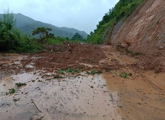 20 xã phường ở Quảng Trị bị cô lập, sơ tán hơn 10.000 dân tránh lũ