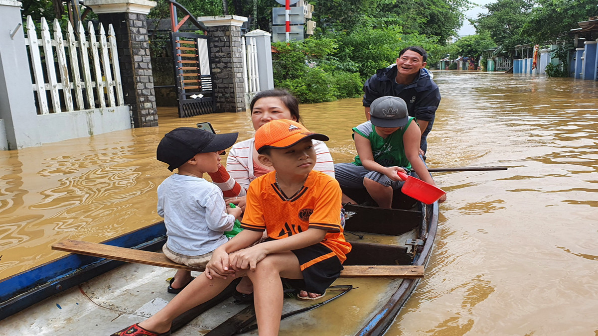 Đà Nẵng, Quảng Nam và Quảng Ngãi gồng mình ứng phó với bão lũ
