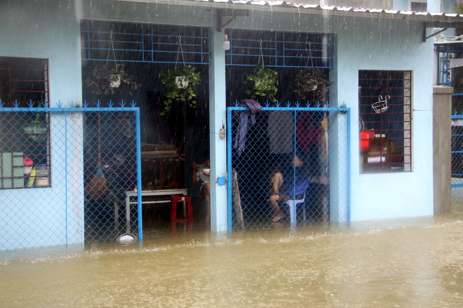 Quảng Nam: Hơn 73 ngôi nhà, nhiều công trình công cộng bị thiệt hại, hư hỏng do mưa lũ - Ảnh 6.