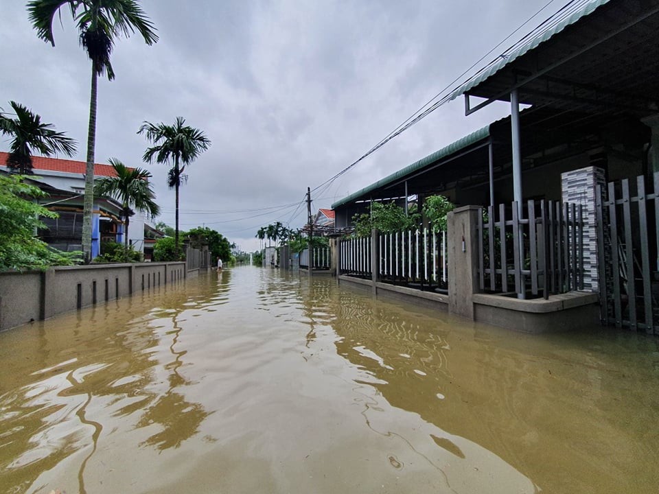 Mưa to, nước dâng cao gây thiệt hại nghiêm trọng tại Quảng Nam