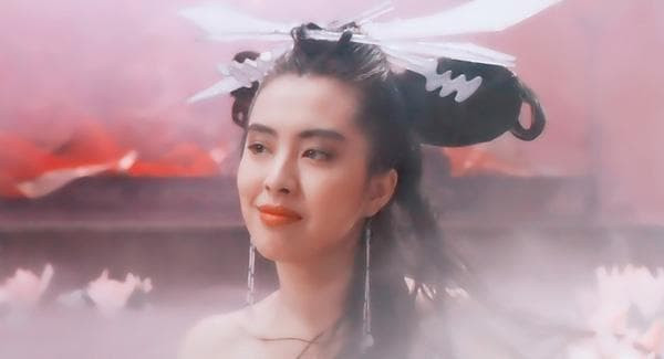 Bức ảnh cũ của Vương Tổ Hiền về Tử Cấm Thành được chụp cách đây 30 năm, ai chú ý đến màn trình diễn của nhóm múa đằng sau cô? Một người trong số đó bây giờ là một ngôi sao nổi tiếng 0