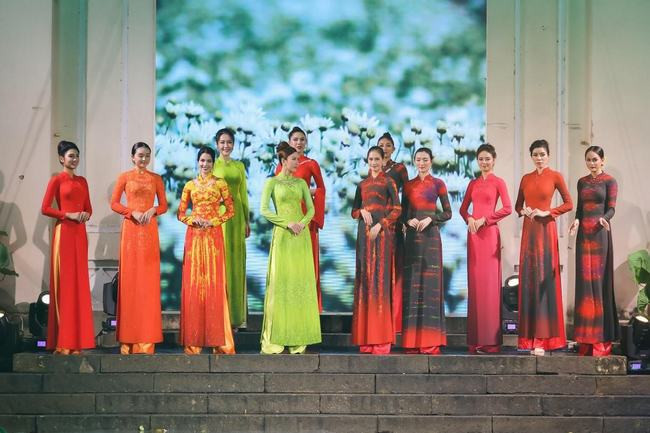 Hé lộ người thổi hồn sắc hoa lên BST áo dài tại Lễ hội áo dài TP.HCM lần thứ 7/2020