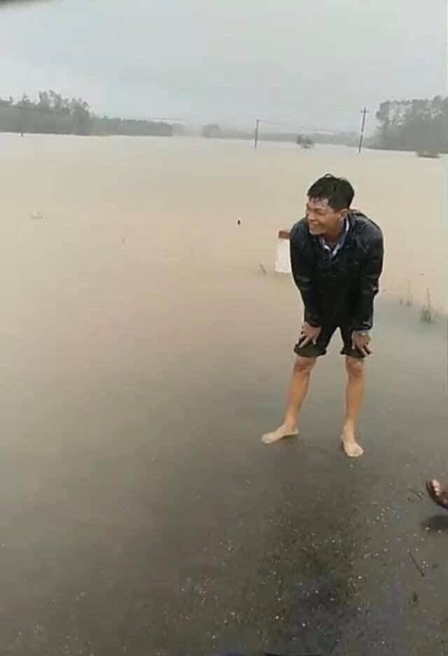 Xót xa lời kể của người chồng sản phụ bị nước cuốn trôi trên đường đi đẻ 6 Xót xa lời kể của người chồng sản phụ bị nước cuốn trôi trên đường đi đẻ 6