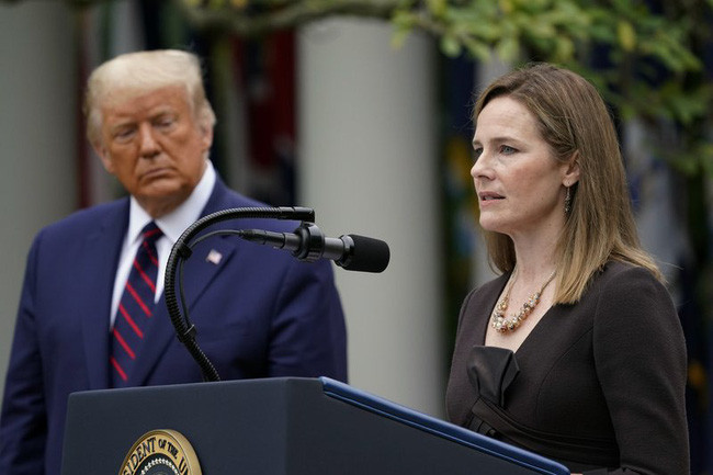 Bà Amy Coney Barrett được Tổng thống Donald Trump đề cử làm Thẩm phán Tòa án Tối cao Mỹ (Ảnh: AP)