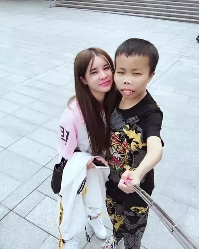 Cô gái quen bạn trai xấu nhất quả đất giờ ra sao 8