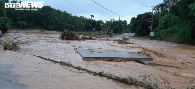 Mưa trắng trời, Quảng Trị - Huế tái gặp lụt lịch sử sau vài ngày nước rút - 3