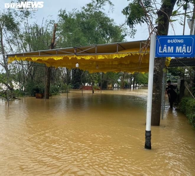 Mưa trắng trời, Quảng Trị - Huế tái gặp lụt lịch sử sau vài ngày nước rút - 17