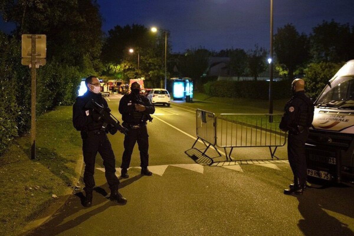 Tấn công khủng bố tại Pháp: Một giáo viên bị sát hại - Ảnh 1.