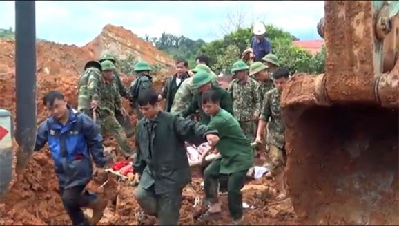 Vụ sạt lở đất ở Quảng Trị: Bộ Quốc phòng điều 2 trực thăng, nỗ lực tìm kiếm 8 người còn lại