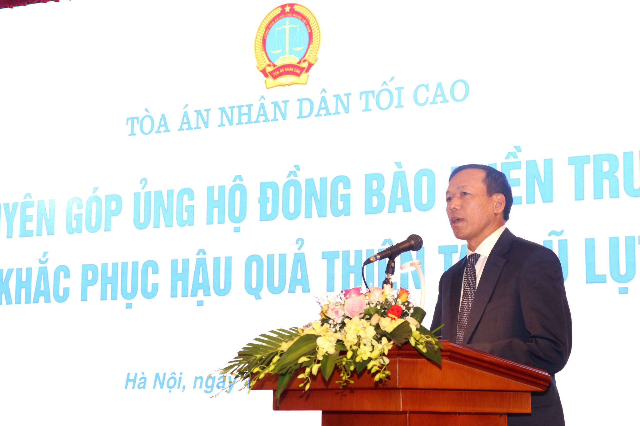 Toà án nhân dân tối cao ủng hộ đồng bào miền Trung bị thiệt hại do thiên tai, lũ lụt