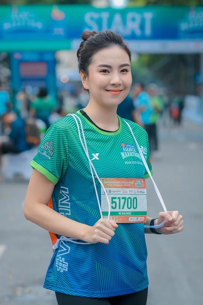 Mai Phương Thúy mặc đồ bó khoe body nuột nà thi chạy bộ giữa trời Hà Nội mưa rét 7
