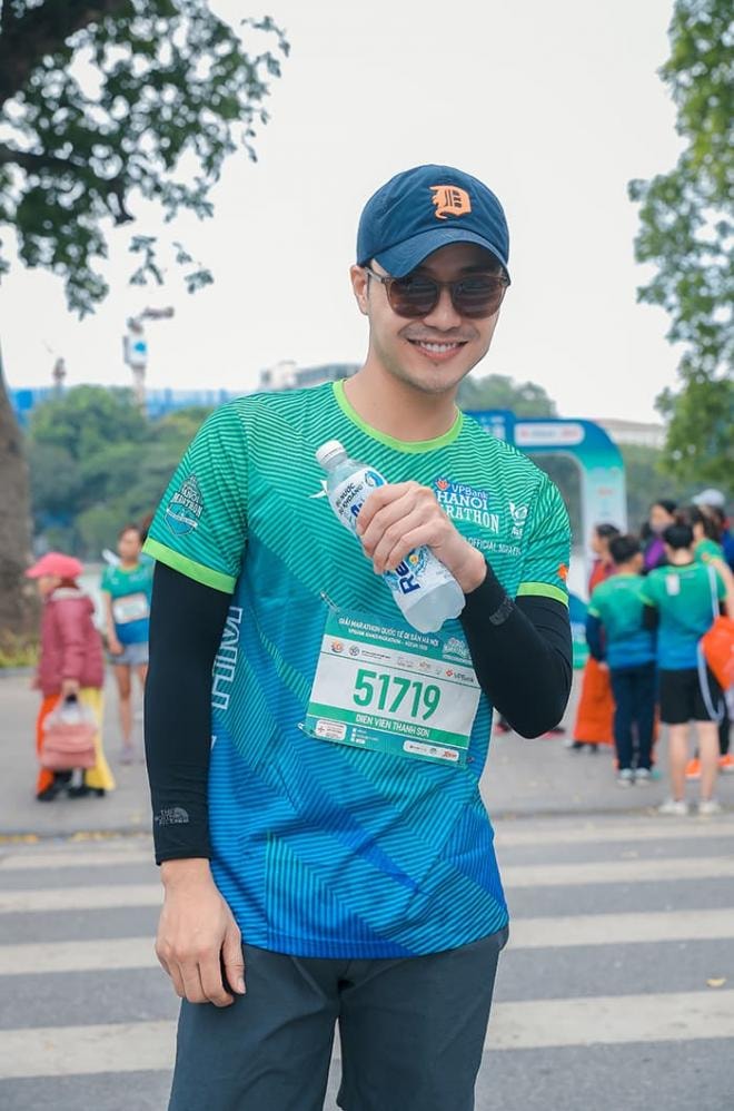 Mai Phương Thúy mặc đồ bó khoe body nuột nà thi chạy bộ giữa trời Hà Nội mưa rét 6