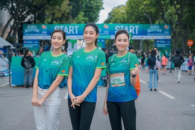 Mai Phương Thúy mặc đồ bó khoe body nuột nà thi chạy bộ giữa trời Hà Nội mưa rét 3
