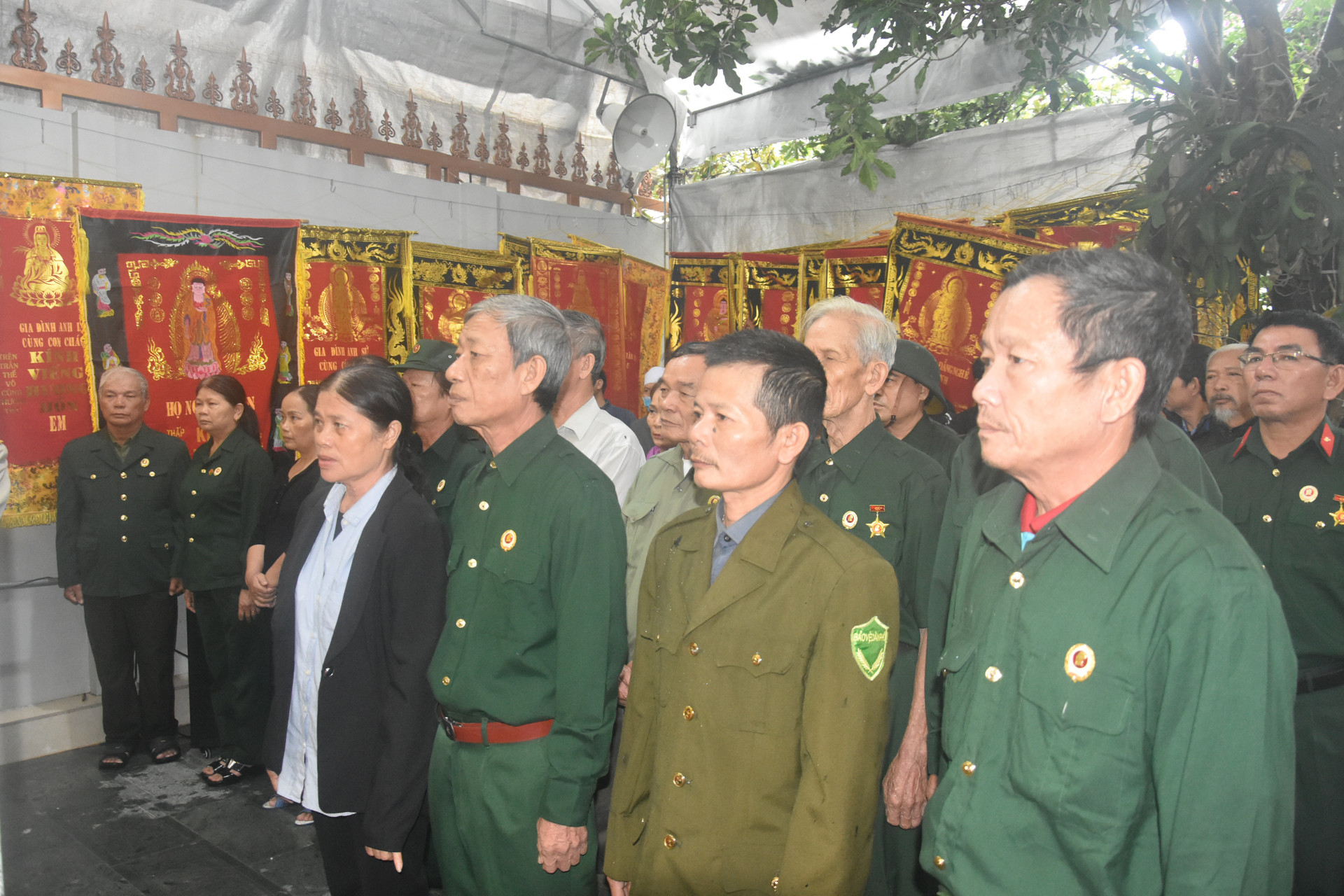 Đoàn người lặng lẽ dưới mưa, tiễn đưa Thiếu tướng Nguyễn Văn Man về đất mẹ - 5