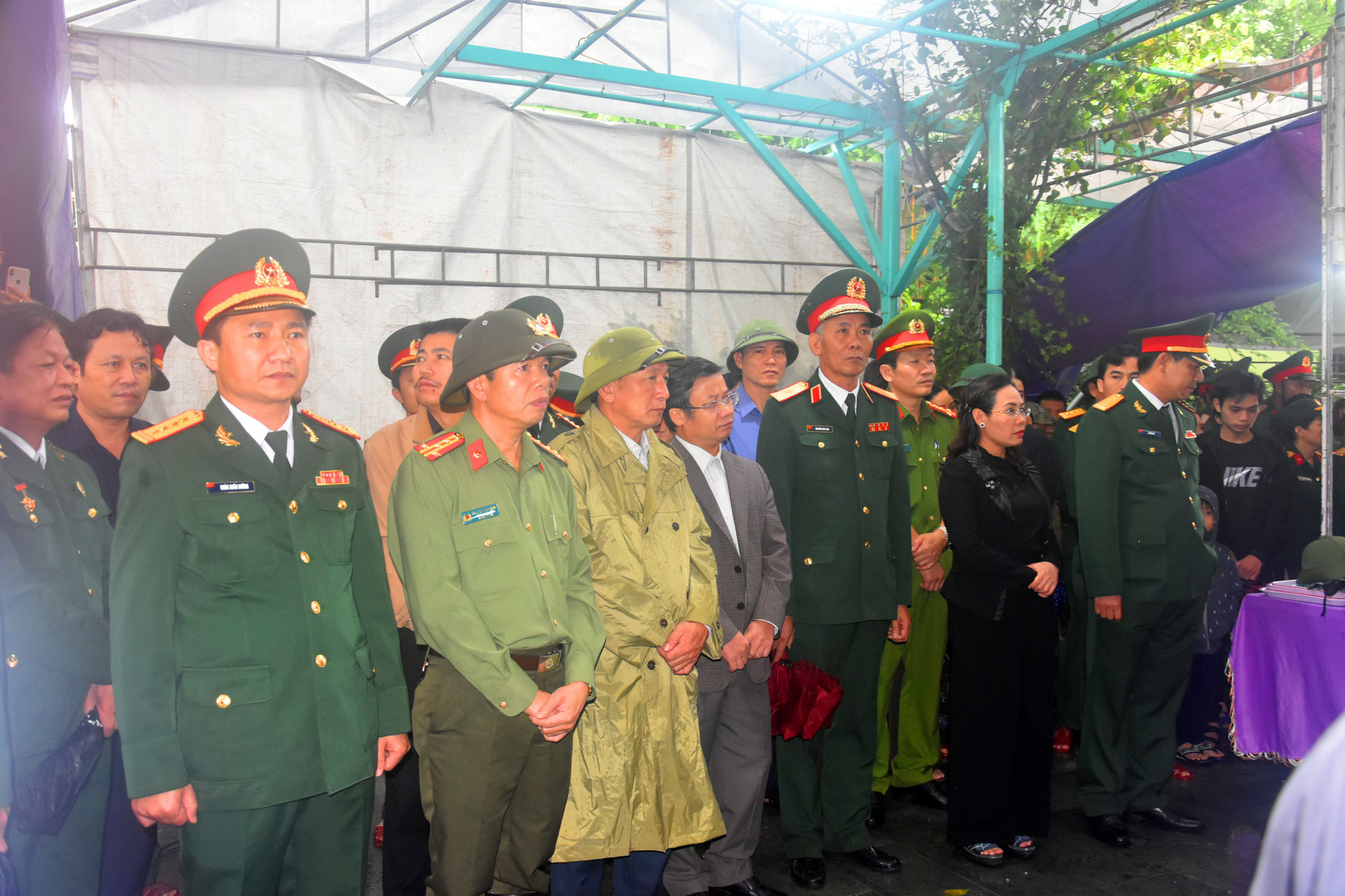 Đoàn người lặng lẽ dưới mưa, tiễn đưa Thiếu tướng Nguyễn Văn Man về đất mẹ - 3