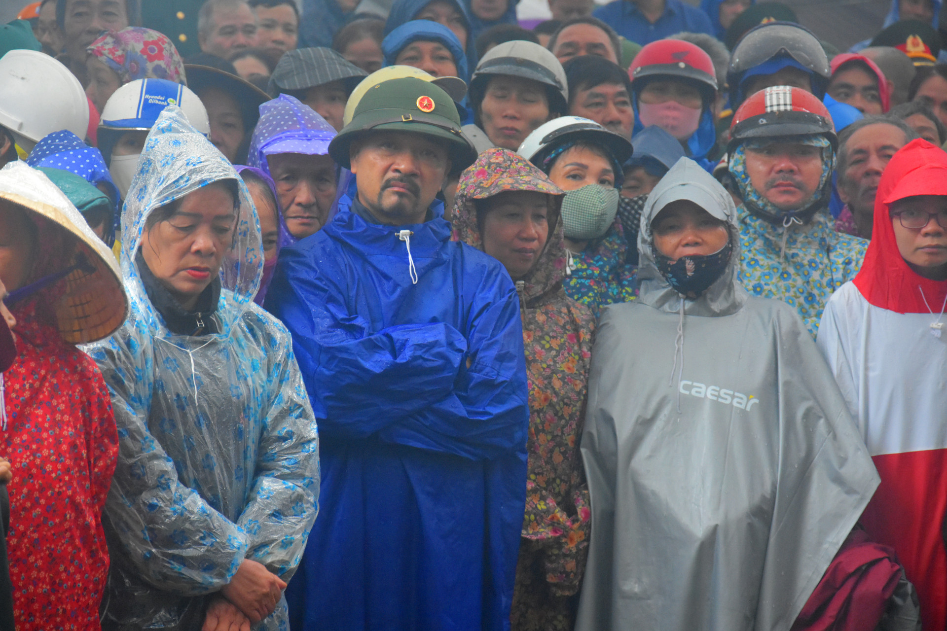 Đoàn người lặng lẽ dưới mưa, tiễn đưa Thiếu tướng Nguyễn Văn Man về đất mẹ - 2