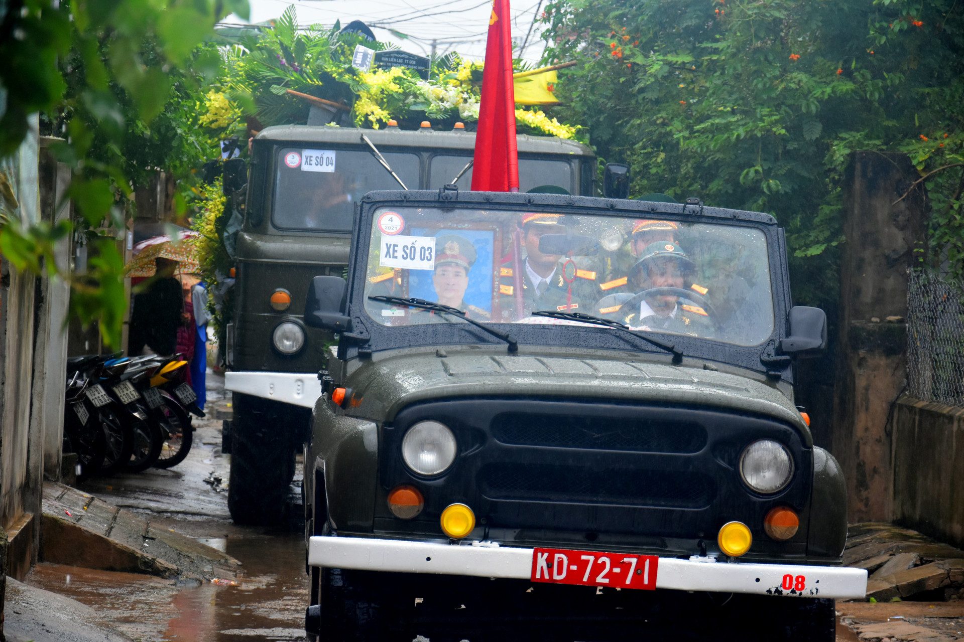 Đoàn người lặng lẽ dưới mưa, tiễn đưa Thiếu tướng Nguyễn Văn Man về đất mẹ - 8