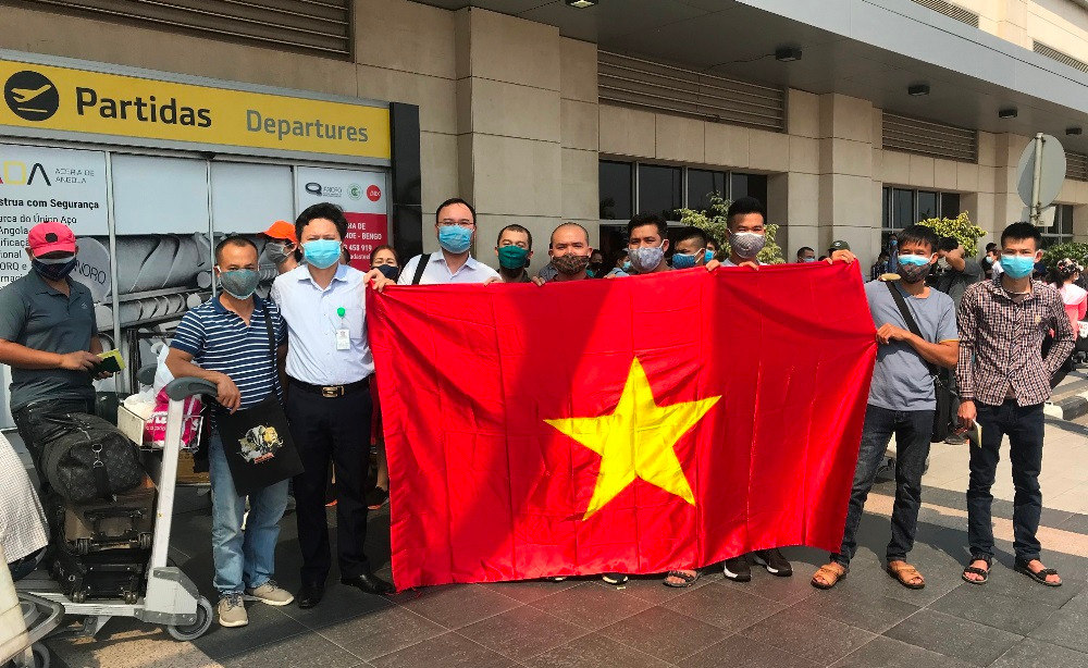 Gần 330 công dân Việt Nam từ Angola được đưa về nước an toàn