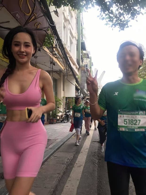 sao việt mặc quần bó sát 1