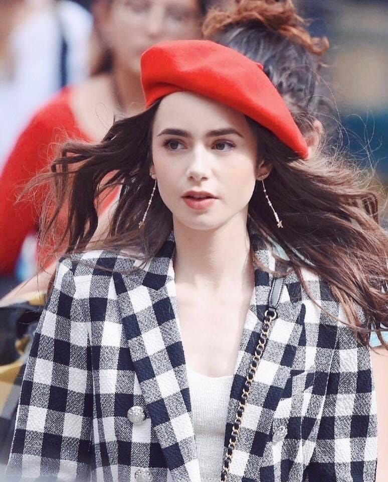 Ngắm nhan sắc “vạn người mê” của Lily Collins