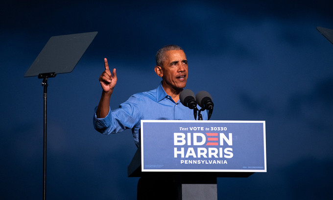 Cựu tổng thống Barack Obama tại sự kiện vận động tranh cử cho Joe Biden ở thành phố Philadelphi, bang Pennsylvania hôm 21/10. Ảnh: NYTimes.