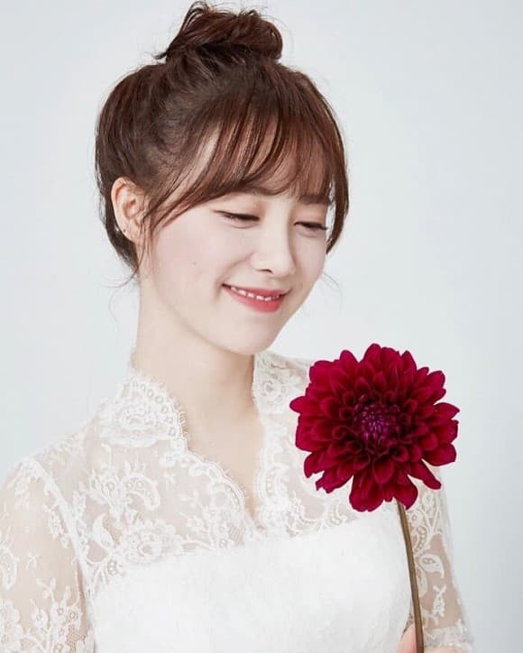 Hậu ly hôn Goo Hye Sun đăng ảnh khoe vai hờ hững được khen độc thân quyến rũ 2