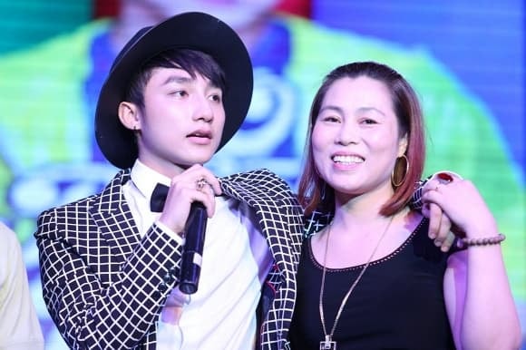 mẹ Sơn Tùng ngày càng trẻ 1