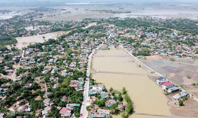 Xã Cẩm Duệ, nằm ở vùng hạ du hồ Kẻ Gỗ bị ngập nặng trong đợt mưa lũ vừa qua. Ảnh: Đức Hùng