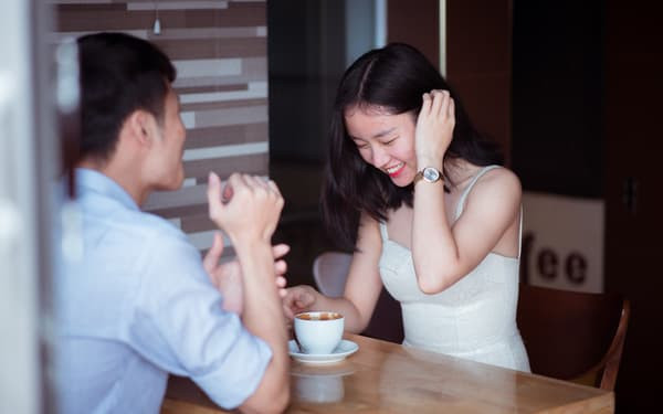 Bạn gái dẫn theo 4 người đến cuộc hẹn đầu và cách hành xử gây tranh cãi của chàng trai 0
