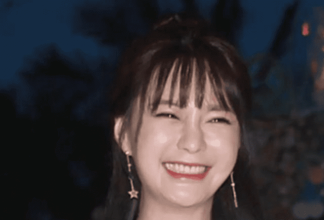Sao nữ kém xinh khi cười sảng khoái nhất làng giải trí, Lưu Diệc Phi lọt vào danh sách còn cư dân mạng chỉ biết than: 'Ảnh quá xấu!' 2