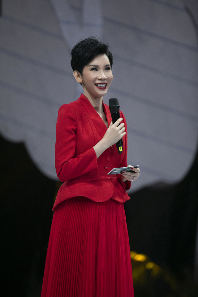 Lan Khuê, Khánh Vân mở màn ấn tượng tại Vietnam Runway Fashion Week - Ảnh 11.