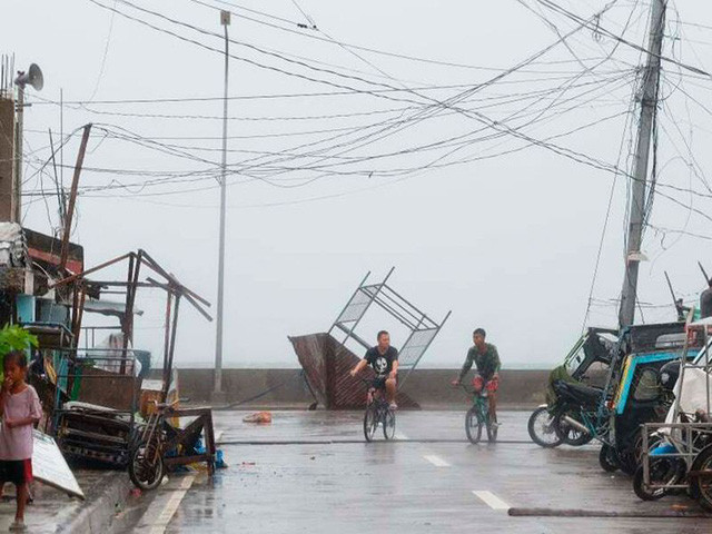 Hình ảnh Phillipines đổ nát, tan hoang do siêu bão mạnh nhất thế giới Goni - Ảnh 9.