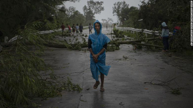 Hình ảnh Phillipines đổ nát, tan hoang do siêu bão mạnh nhất thế giới Goni - Ảnh 14.