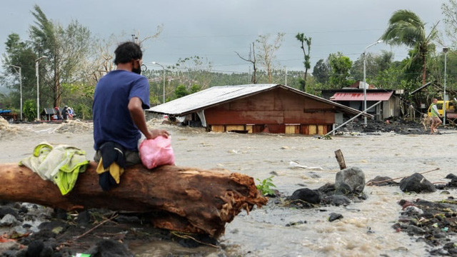 Hình ảnh Phillipines đổ nát, tan hoang do siêu bão mạnh nhất thế giới Goni - Ảnh 8.
