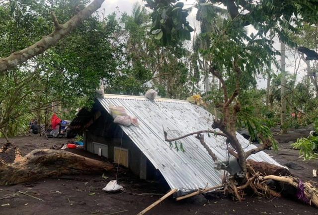 Hình ảnh Phillipines đổ nát, tan hoang do siêu bão mạnh nhất thế giới Goni - Ảnh 4.