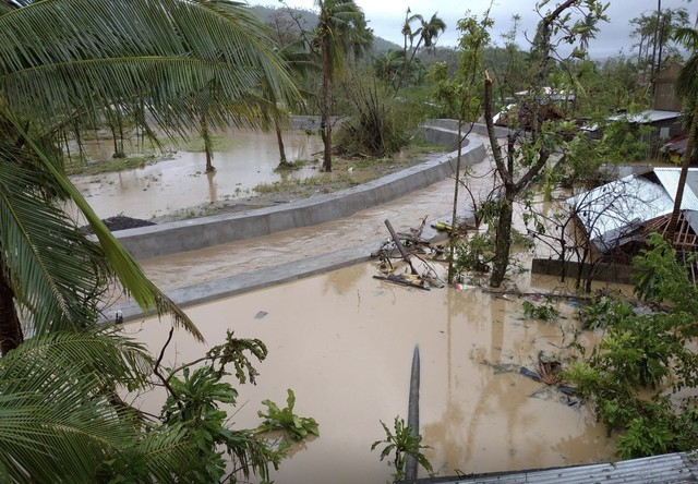 Hình ảnh Phillipines đổ nát, tan hoang do siêu bão mạnh nhất thế giới Goni - Ảnh 5.