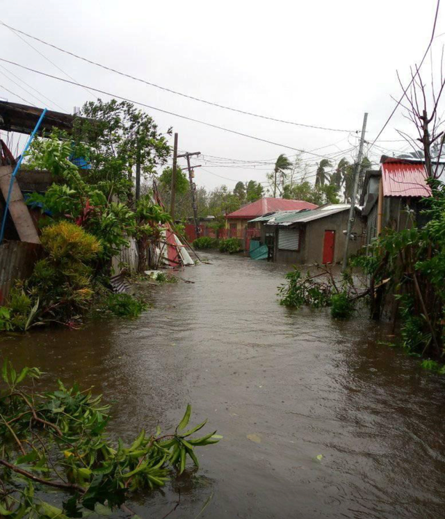 Hình ảnh Phillipines đổ nát, tan hoang do siêu bão mạnh nhất thế giới Goni - Ảnh 11.