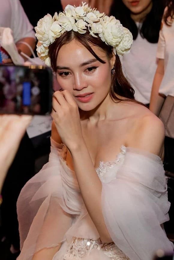Chi Dân và Midu 2