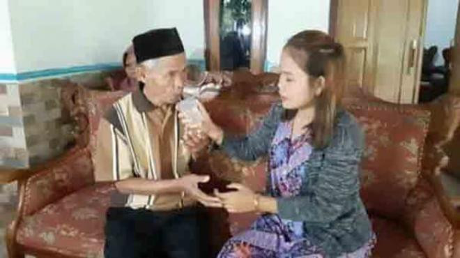 hôn lễ lệch tuổi  1