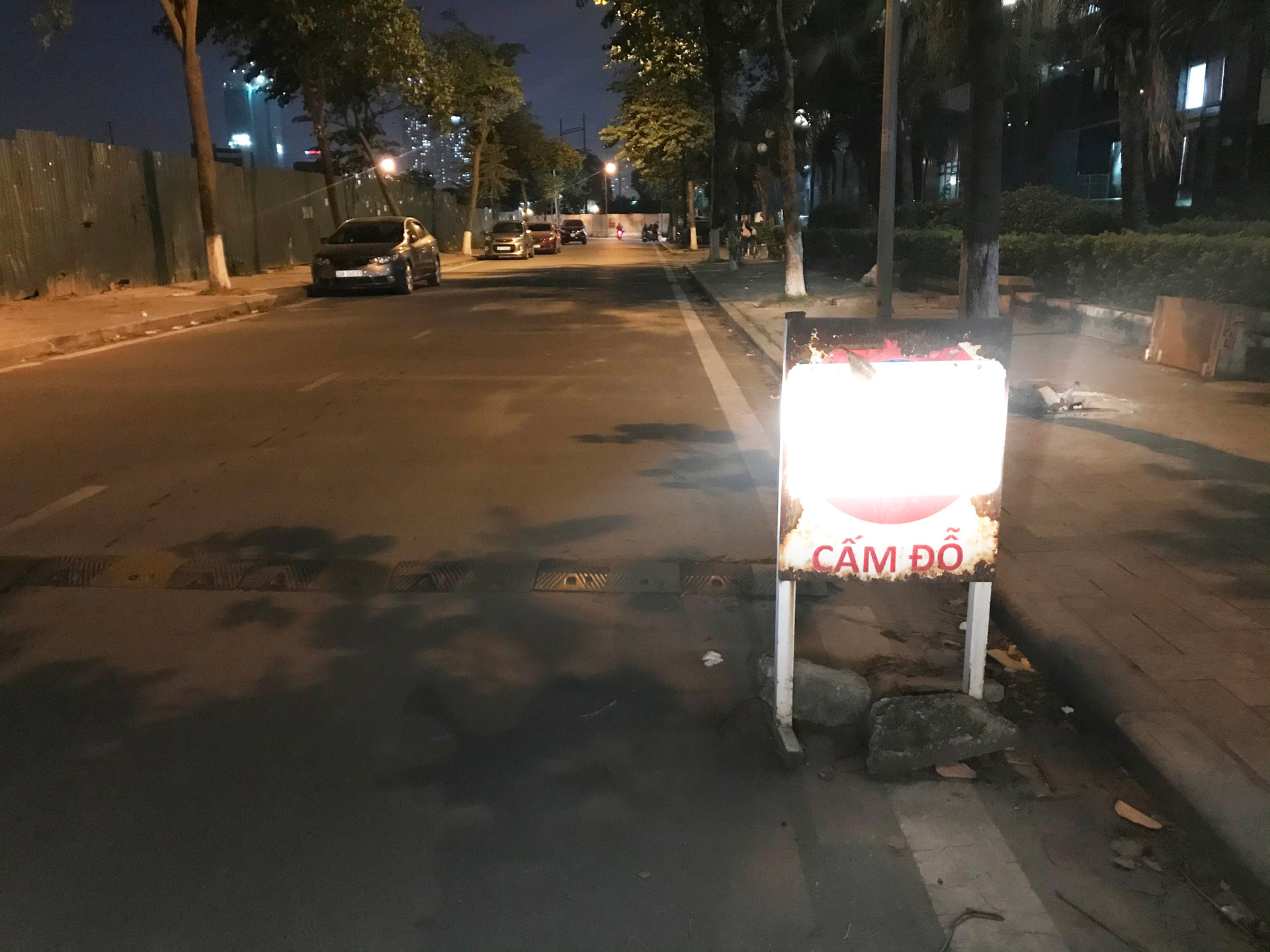Hà Nội: Hàng loạt ô tô bị xịt sơn khi đỗ trong khu đô thị Dương Nội - 7