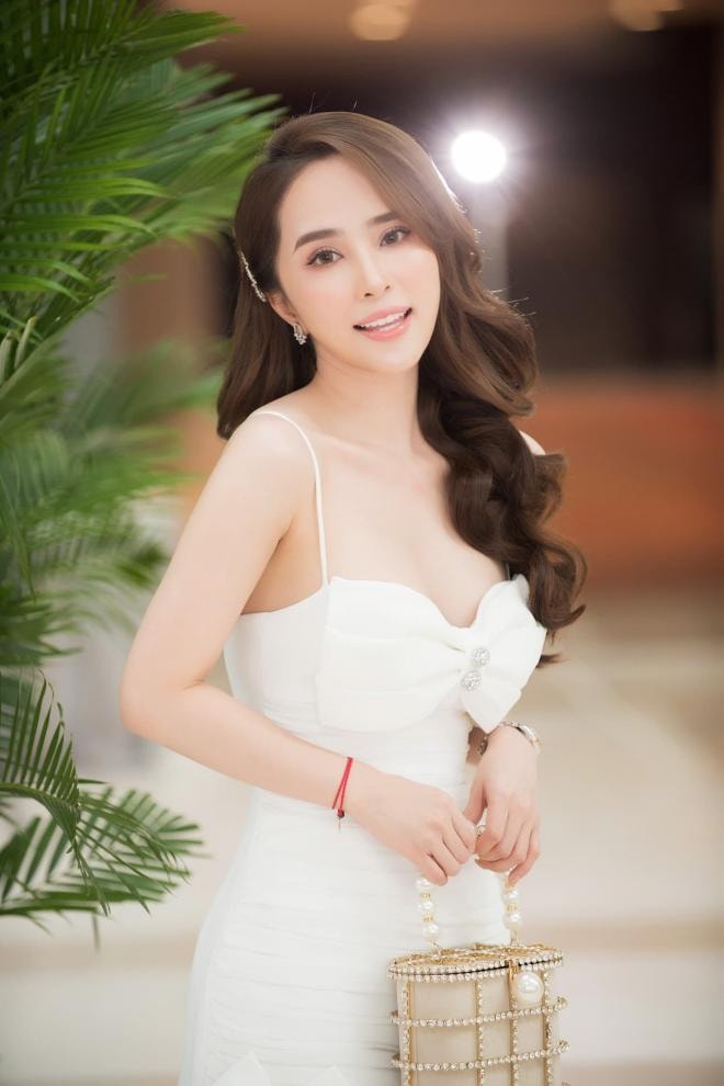 Diễn viên Quỳnh Nga tiết lộ bí quyết hà khắc để giữ cân và dáng 9