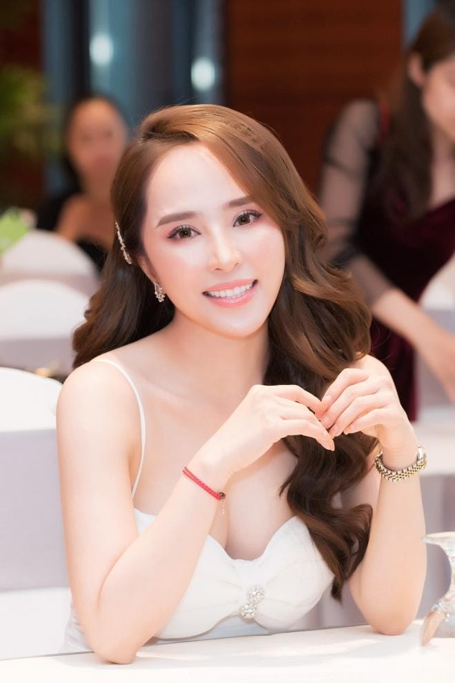 Diễn viên Quỳnh Nga tiết lộ bí quyết hà khắc để giữ cân và dáng 0